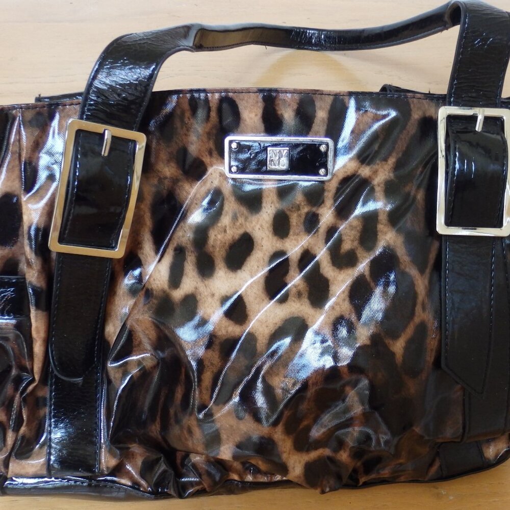ALMOST NEW/NEVER WORN: Large Leopard Handbag/Tote | NY & Co | zip close